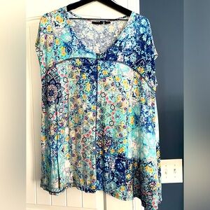 Flowy, light weight tee